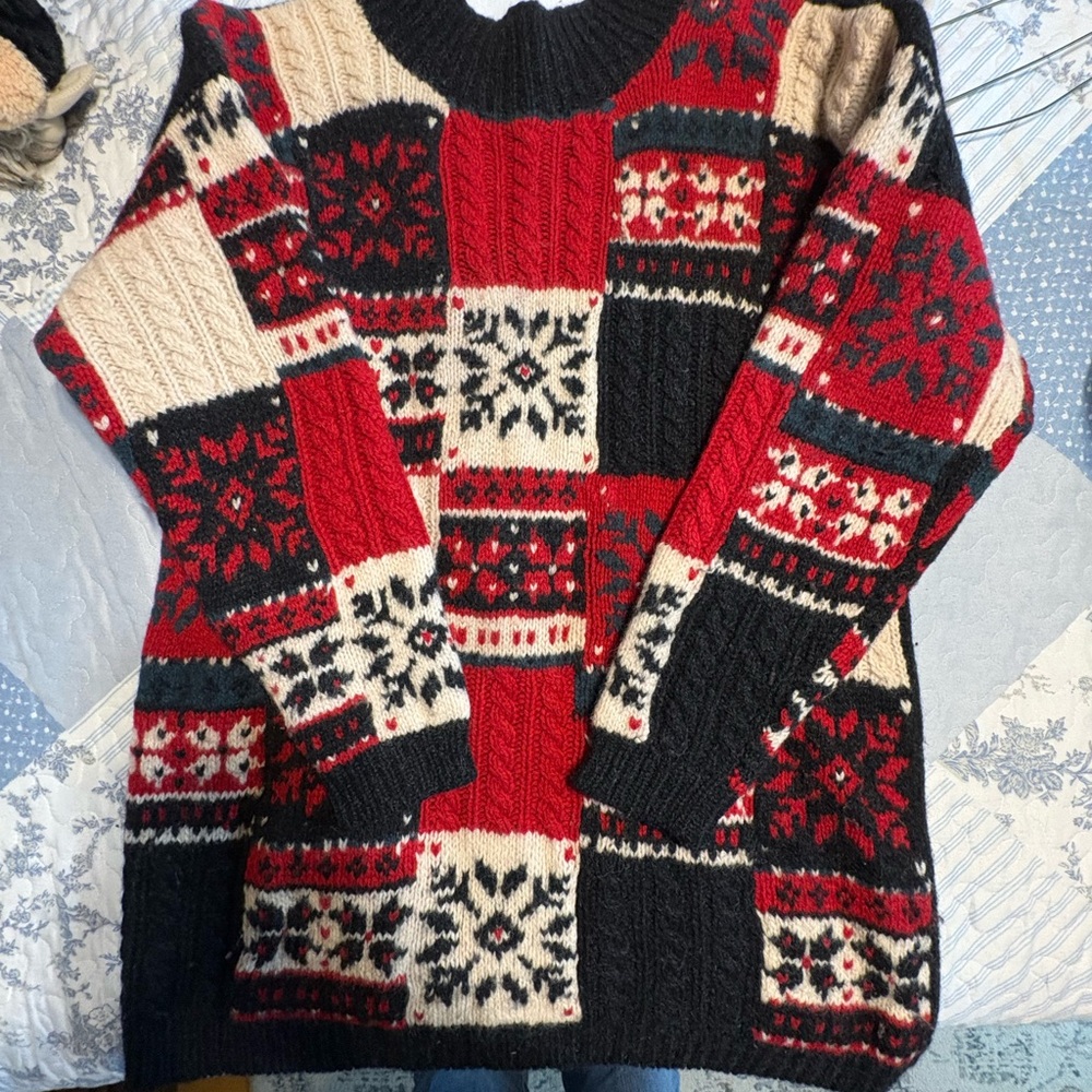 Beautiful 100% Wool Pullover Sweater! Warm and cozy for these cold days.